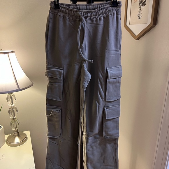 Revolve x WEWOREWHAT NWT cargo fleece sweatpants size XXS in brown tan stone - Picture 3 of 5